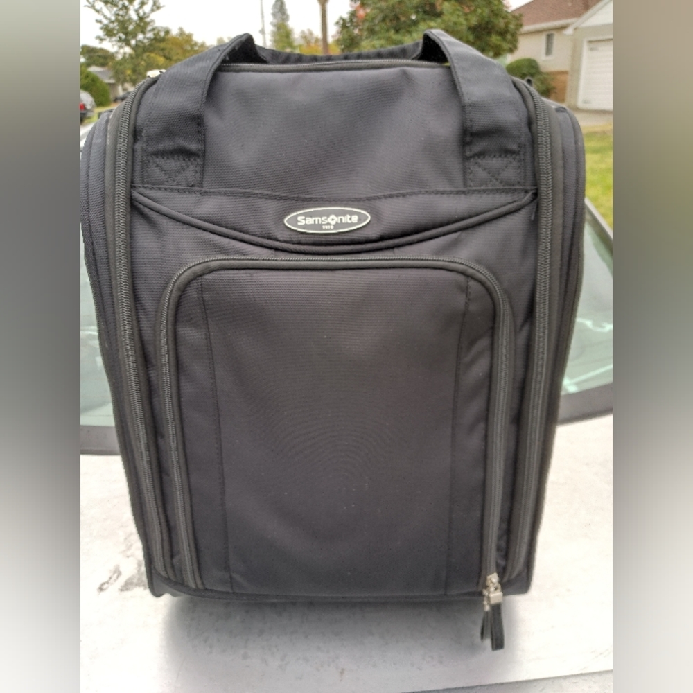 **MARKDOWN Samsonite Upright Wheeled Carry-On Underseater, Black, Small 1118365